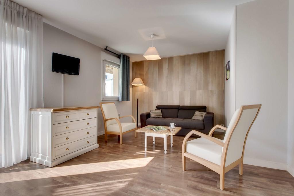 Appartements Les Ormes Epiniac Exterior photo
